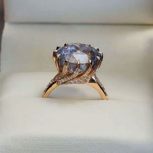 Rose Gold Rotate Shaped Round Cut Engagement Ring