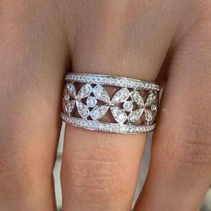 Next Necklace Hollow design Round Cut White Sapphire Wedding Band For Women