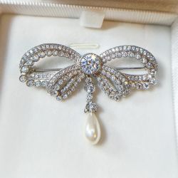 Vintage Round Cut Pearl & White Sapphire Brooch For Women