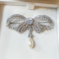 Vintage Round Cut Pearl & White Sapphire Brooch For Women