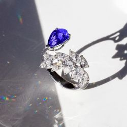 Unique Design Pear Cut Engagement Ring