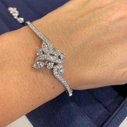 Elegance Flower Design White Sapphire Bracelet