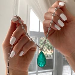 Chic Pear Cut Emerald Sapphire Pendant Necklace