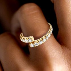 Fashion Golden Round Cut White Sapphire Wedding Band