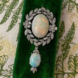 Vintage Milgrain Wreath Design Oval Cut Opal Brooch For Women