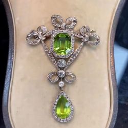 Knot Design Emerald & Pear Cut Peridot Sapphire Brooch For Women