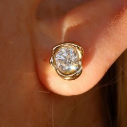 Next Necklace Golden Bezel Round Cut White Sapphire Stud Earrings For Women