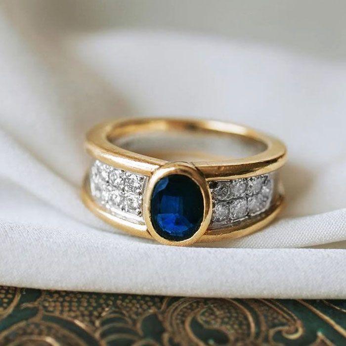 Why Is a Vintage Bezel Engagement Ring the Perfect Choice for Timeless Romance?