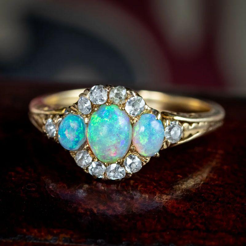Why Are Vintage Gemstone Engagement Rings Becoming the Ultimate Symbol of Timeless Love?