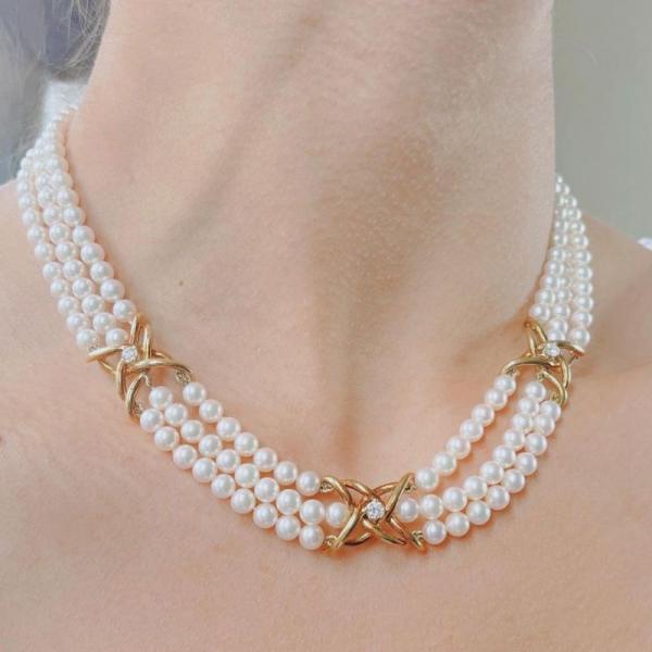 Are Pearl Necklaces the Perfect Jewelry Trend for Modern Women?