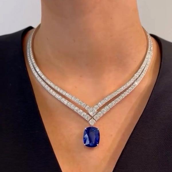 Looking for Cool Necklaces for Women That Add Sparkle and Style?