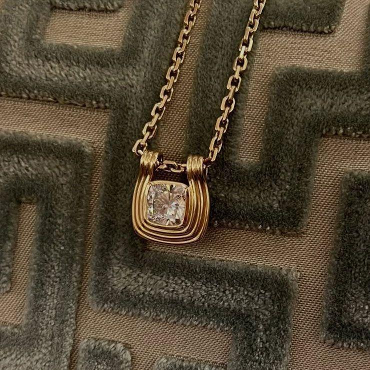 What Makes Gold Necklaces for Women the Perfect Everyday Jewelry?