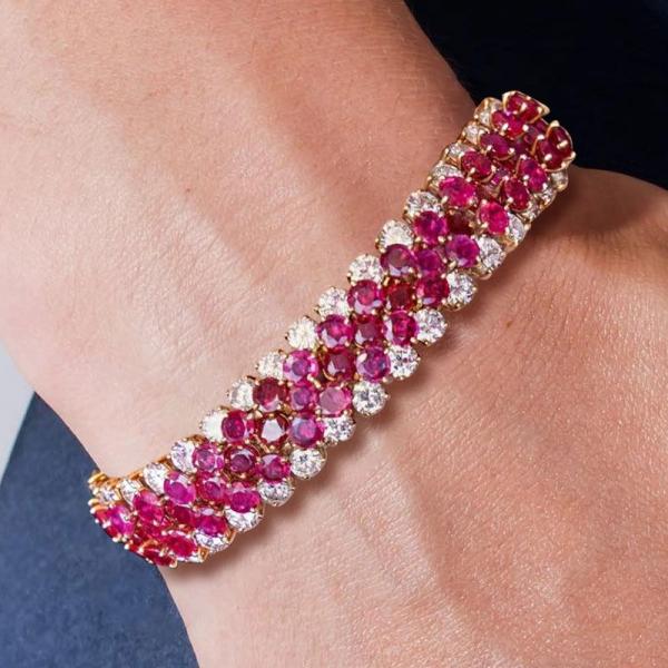 Looking for a Timeless garnet bracelet to Elevate Your Style?