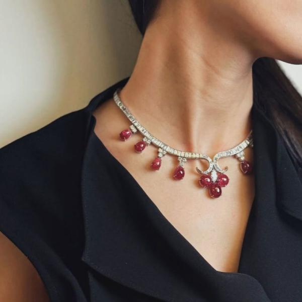 Is a Garnet Necklace the Ideal Jewelry Piece to Complete Your Collection?