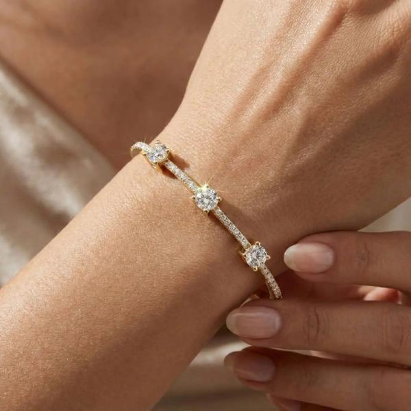 Gold Bangle Bracelet: A Classic Piece for Every Jewelry Collection