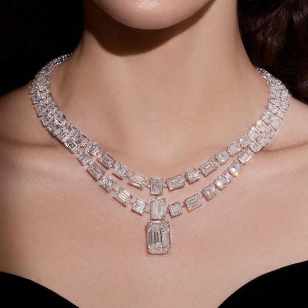 Why Choose an Emerald Pendant Necklace for Your Jewelry Collection?