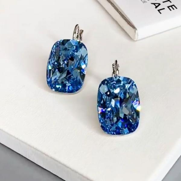 Why Are Blue Topaz Earrings One of America's Favorite Jewelry Trends?