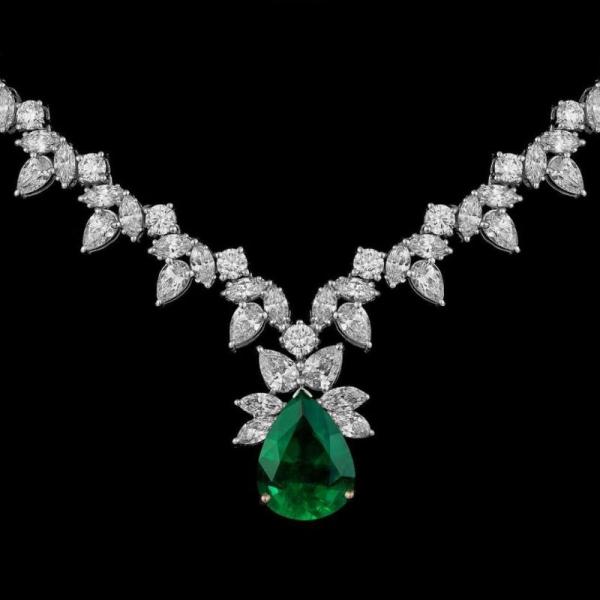 Why Choose a Green Stone Necklace for Your Style?