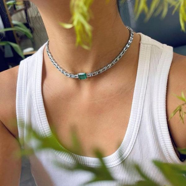 Why Is the Emerald Green Necklace the Must-Have Jewelry Piece of the Year?