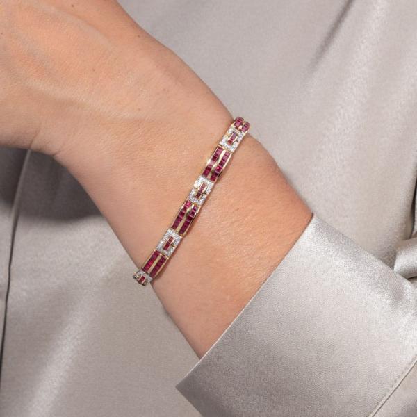 Garnet Bracelet: The Complete Guide to Choosing a Timeless Gemstone Bracelet
